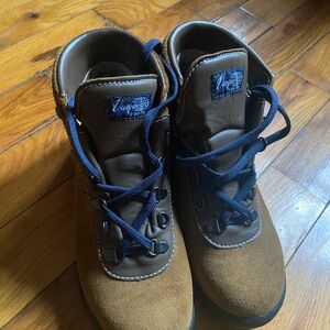Vasque Suede and Leather Tan Women’s Boots with Blue Laces